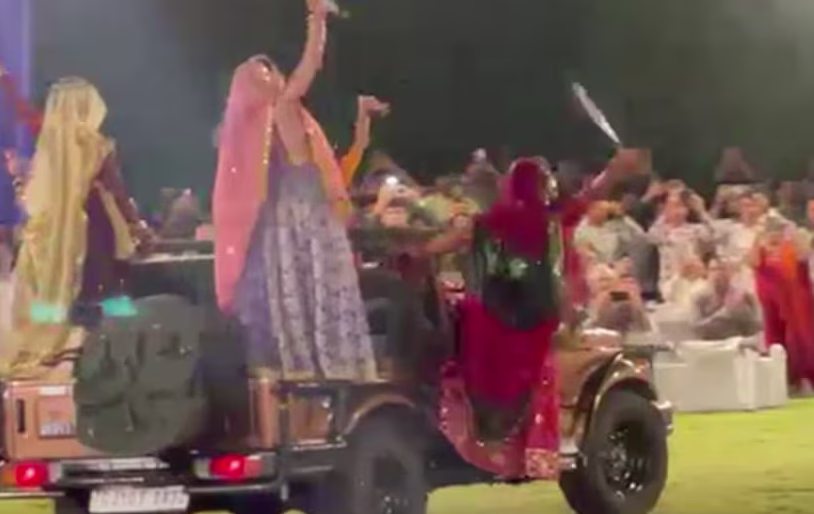 राजकोट: 200 से अधिक राजपूत महिलाओं ने ‘तलवार रास’ से दिखाया शौर्य और तलवारबाजी का हुनर