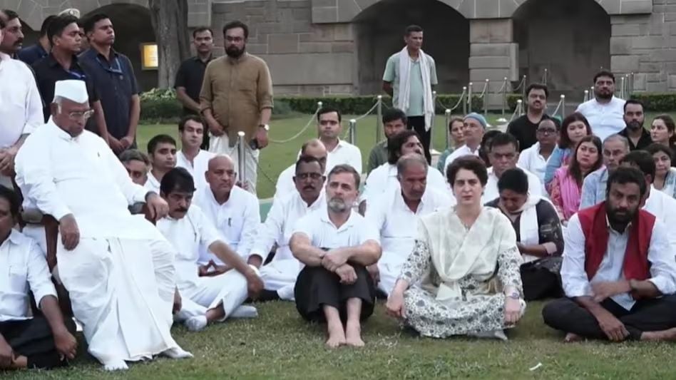 राहुल गांधी समेत सभी विपक्षी सांसद राजघाट से निकले, कल की तैयारी पर सस्पेंस