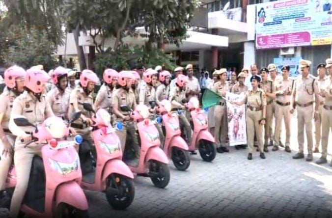 हरियाणा में अब मनचलों की खैर नहीं! रेवाड़ी में पिंक राइडर्स संभालेंगी महिलाओं की सुरक्षा, हर जगह रहेगी नजर