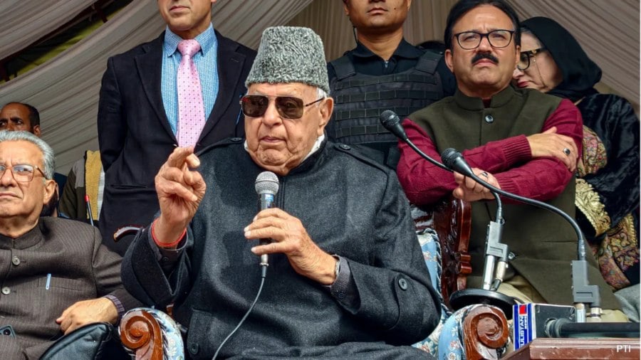 फारूक अब्दुल्ला का विवादित बयान, कहा- ‘कश्मीर मुद्दे को पाकिस्तान ने जिंदा रखा, दिल्ली से हमें उम्मीद नहीं’