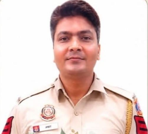 शर्मसार हुई मानवता! सड़क हादसे में तड़पता रहा दिल्ली पुलिस का जवान, वीडियो बनाती रही भीड़
