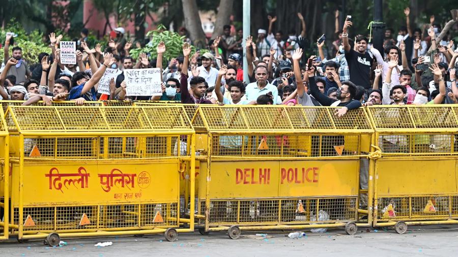 ड्रोन, पुलिस कर्मी, बैरिकेड्स… इंडिया गेट से जंतर-मंतर तक मार्च से पहले दिल्ली में 5,000 पुलिसकर्मी तैनात