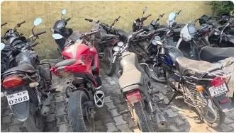 गुरुग्राम में ट्रैफिक नियम तोड़ने वालों पर पुलिस की कार्रवाई, सितंबर में 3,892 चालान
