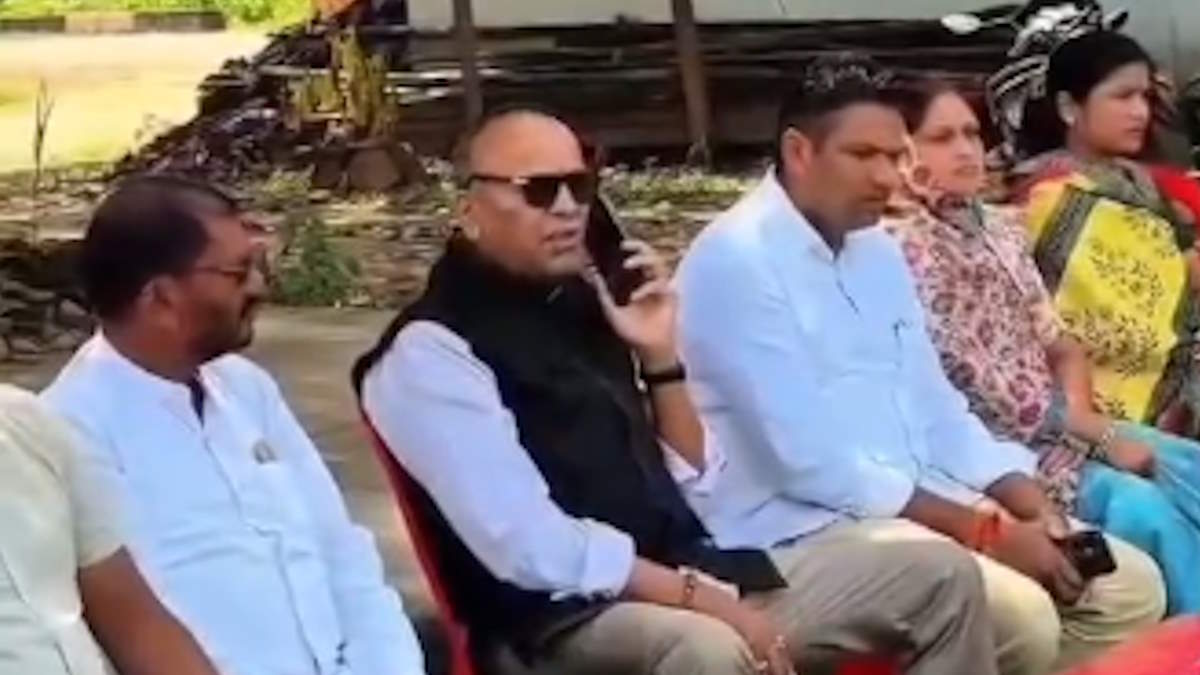 वरिष्ठ भाजपा नेता अजय चंद्राकर के बिगड़े बोल, अधिकारी को कही गाड़ने की बात, कांग्रेस ने दी मानसिक चेकअप की सलाह