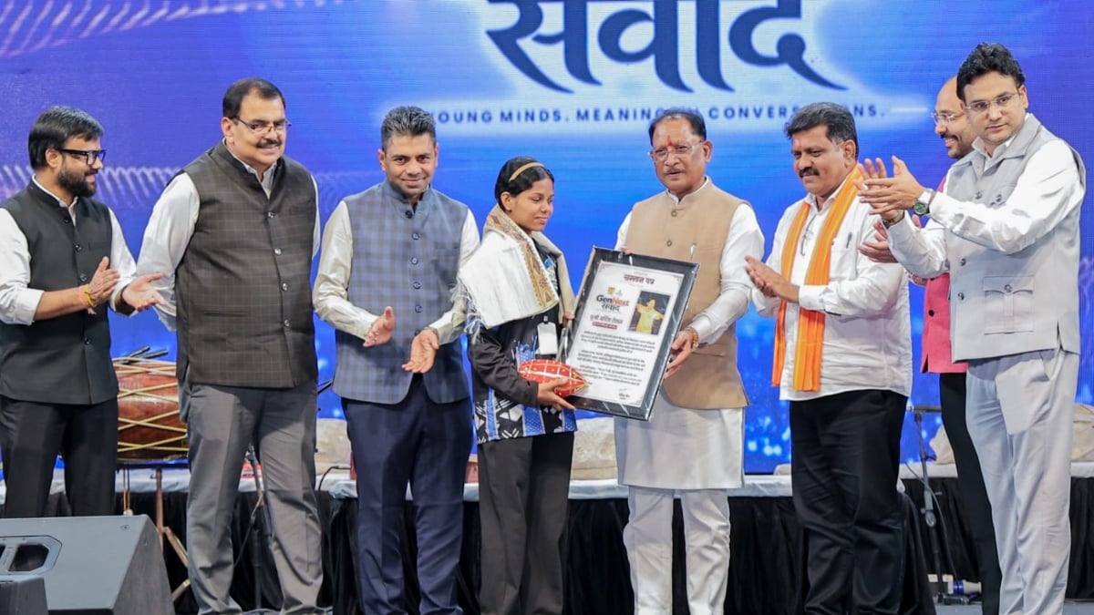 Lalluram GenNext Youth Award : CM साय ने बीजापुर की सरिता तेलम को किया सम्मानित, जानिए किस क्षेत्र में किया है उत्कृष्ट प्रदर्शन