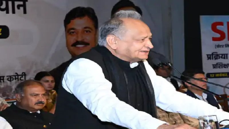 राहुल गांधी पर ‘विदेशी ताकतों’ के आरोप से गरमाई सियासत, गहलोत ने भाजपा को दिया जवाब