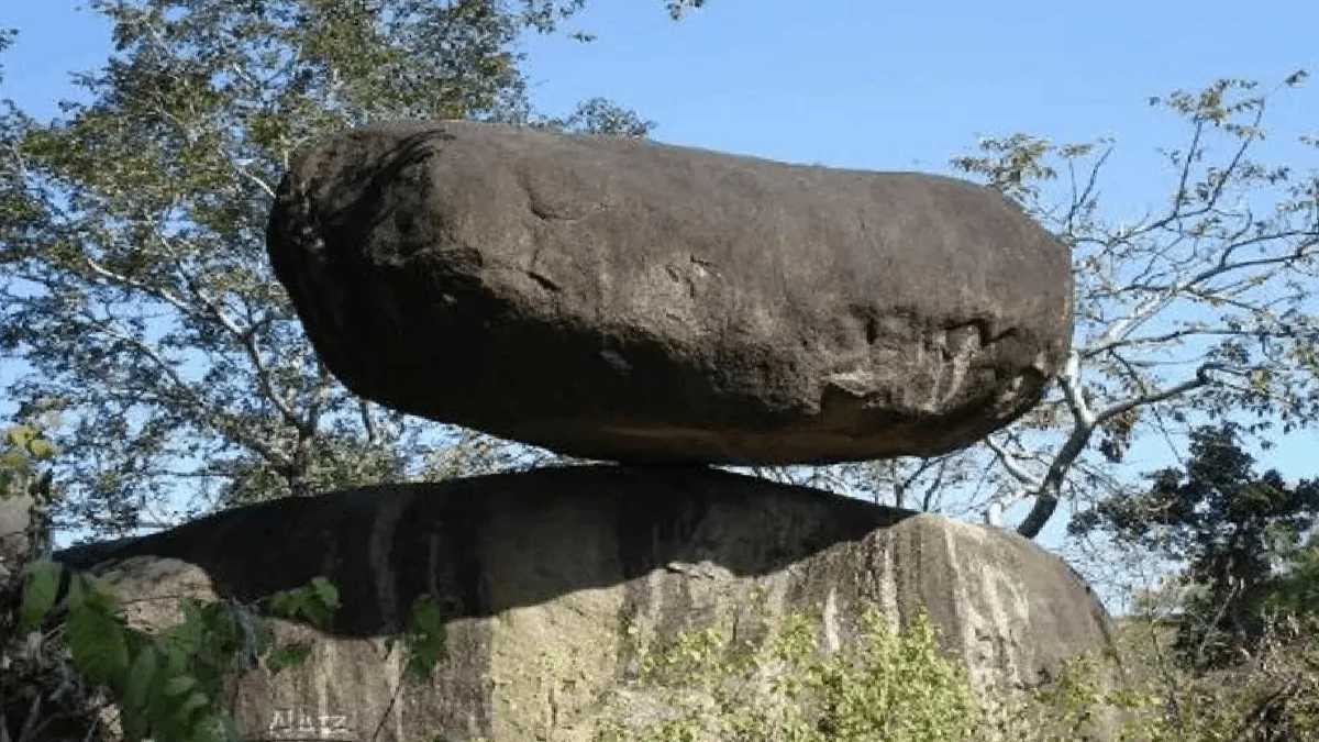 प्राकृतिक धरोहर ‘बैलेंसिंग रॉक’ पर मंडराया खतराः अतिक्रमण के खिलाफ हाईकोर्ट में याचिका, ASI, टूरिज्म MP, सांस्कृतिक विभाग, कलेक्टर, को बनाया पार्टी