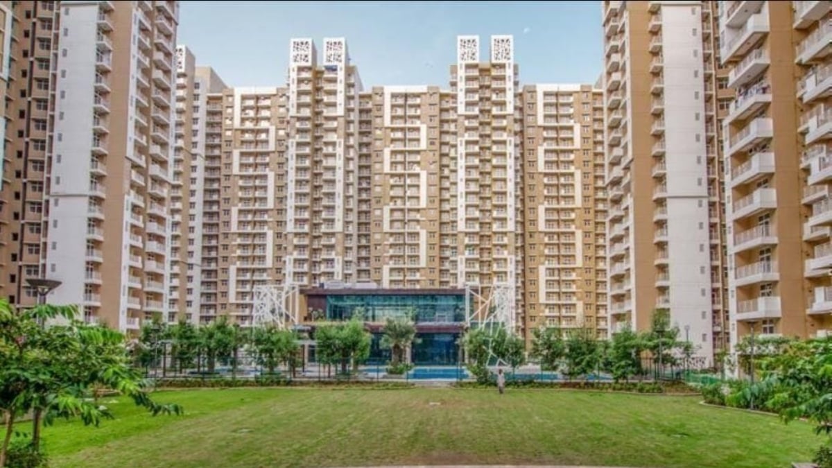 ग्रेटर नोएडा: मां ने डांटा तो 21वीं मंजिल से कूद गई! 13 साल की छात्रा की मौत