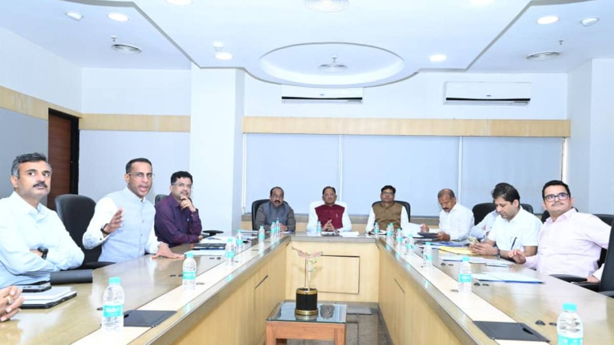 मुख्यमंत्री अधोसंरचना मिशन की उच्चस्तरीय समीक्षा: CM साय बोले- ‘अंजोर विजन 2047’ के अनुरूप विकसित होगी प्रदेश की आधुनिक और टिकाऊ अधोसंरचना