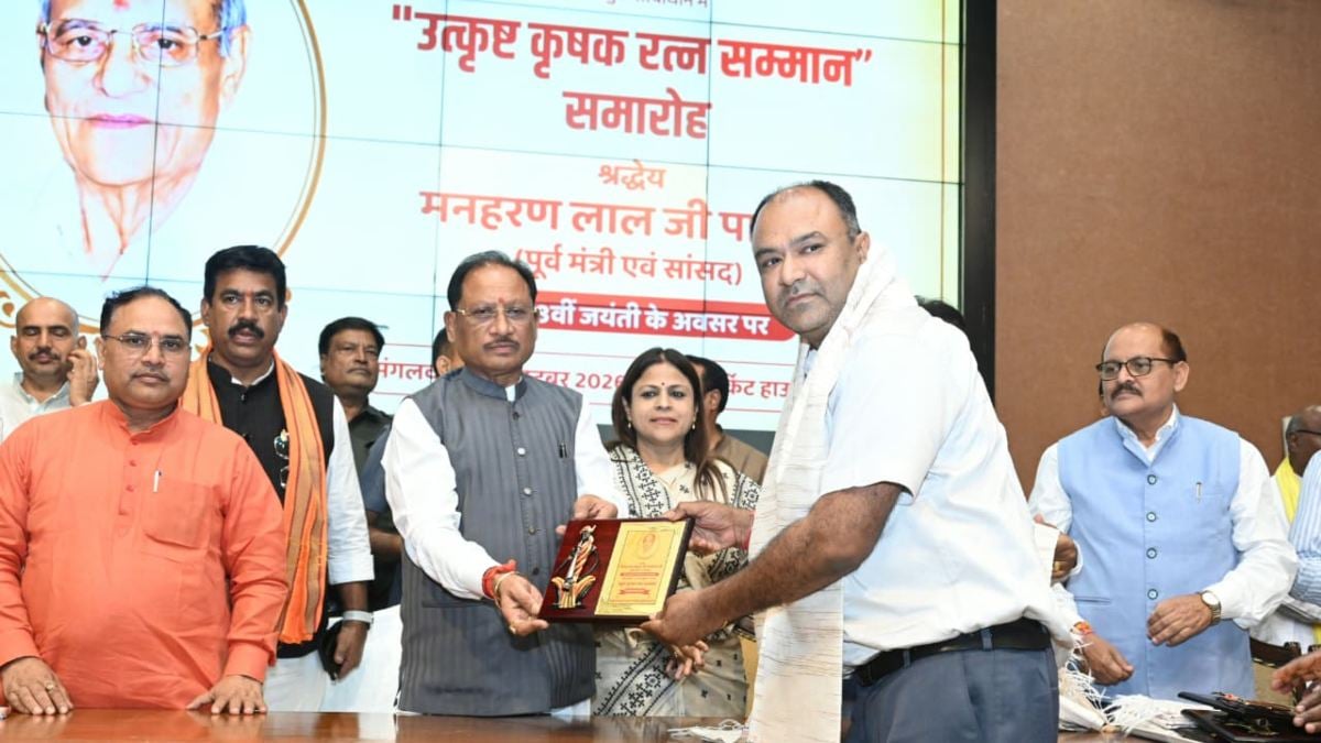 पूर्व सिंचाई मंत्री मनहरण लाल पाण्डेय कृषक सम्मान समारोह में बोले मुख्यमंत्री साय- किसानों की समृद्धि सरकार की सर्वोच्च प्राथमिकता