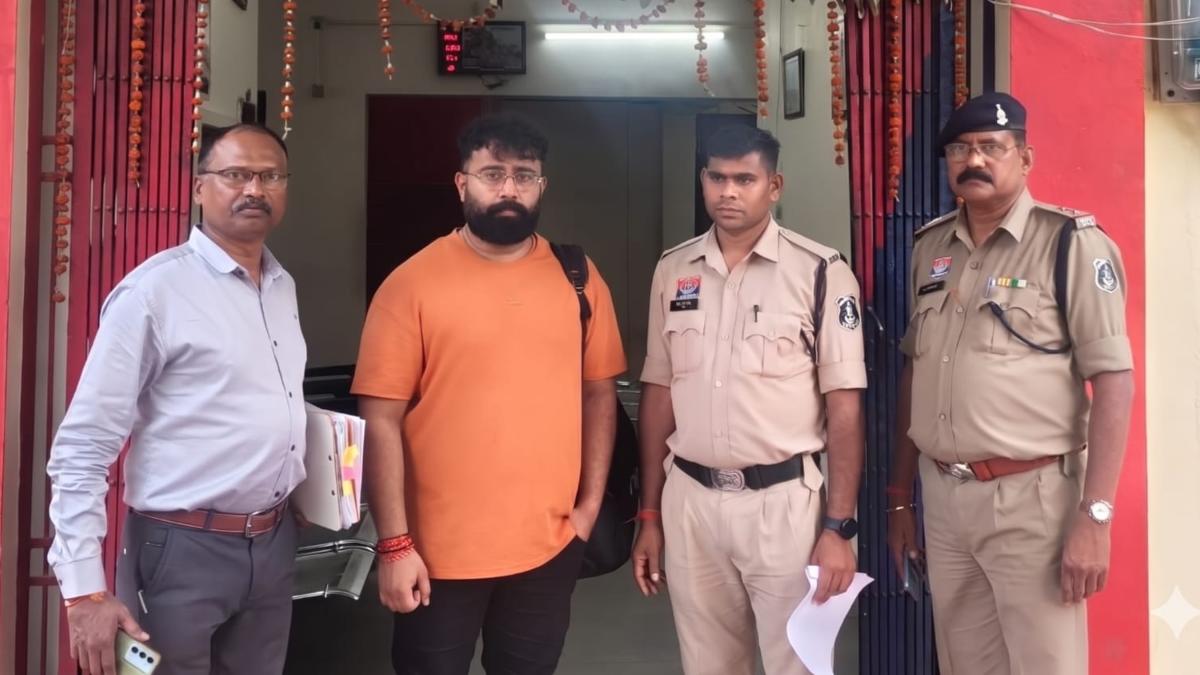 शेयर ट्रेडिंग में निवेश के नाम पर 3.12 करोड़ की धोखाधड़ी, मुख्य आरोपी इंदौर से गिरफ्तार