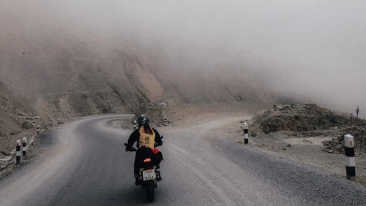 सर्दियों में बाइक का रखना है ख्याल? ठंड शुरू होने से पहले करवा लें ये 8 जरूरी काम, मक्खन की तरह चलेगी गाड़ी और बढ़ेगा माइलेज