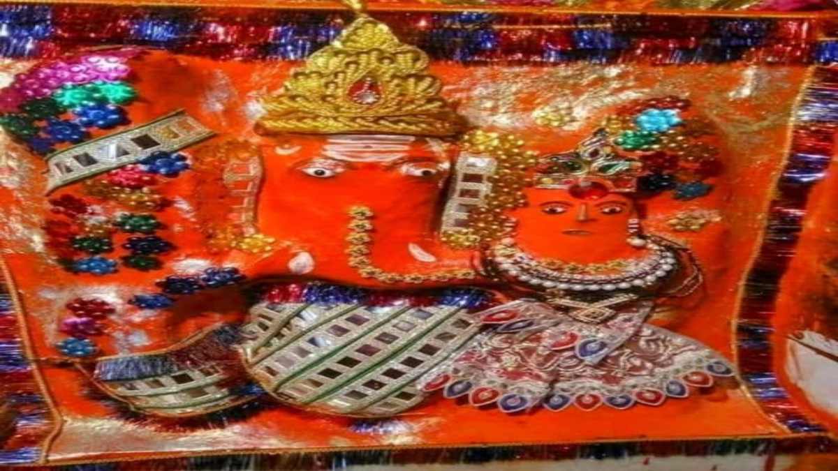 करवा चौथ: साल में सिर्फ एक दिन खुलते हैं इस मंदिर के कपाट, माता के तीन रूपों के दर्शन के लिए उमड़ती हैं सुहागिनों की भीड़…