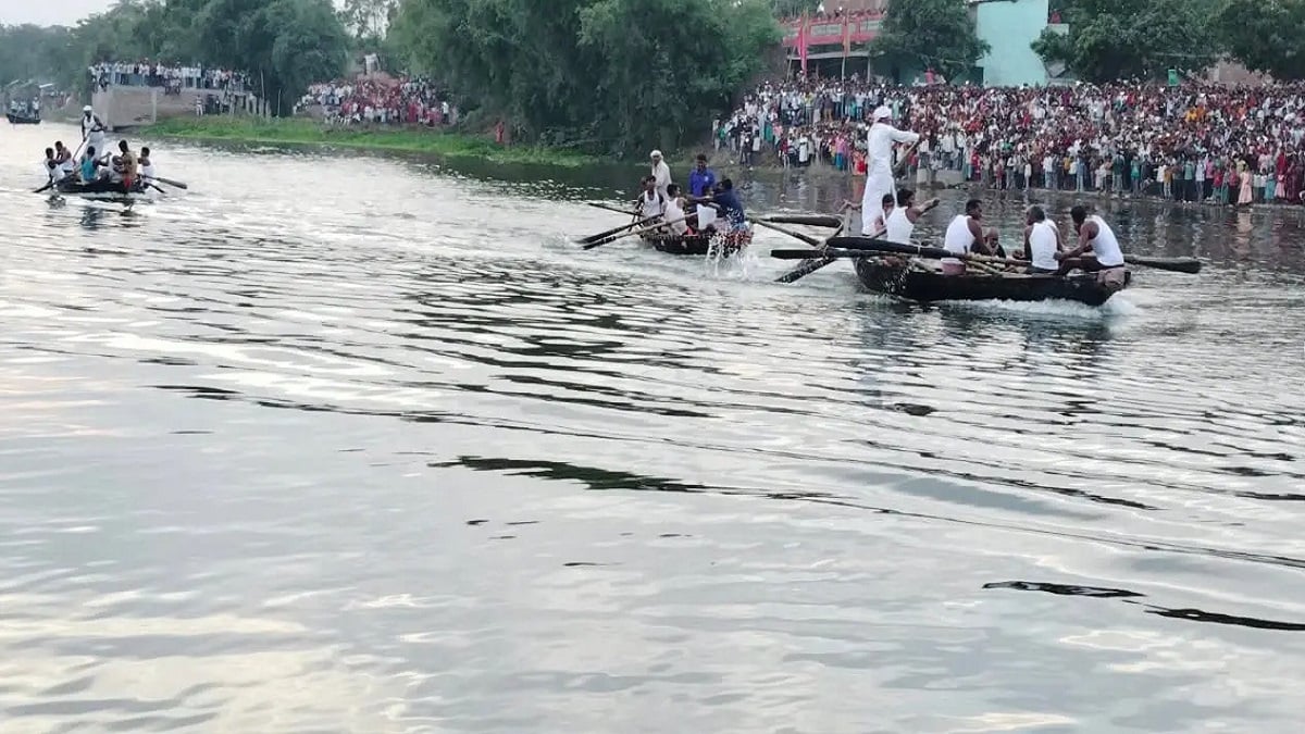 बेगूसराय में बड़ा हादसा, 35 लोगों से भरी नाव गंगा नदी में पलटी, 2 लोग लापता