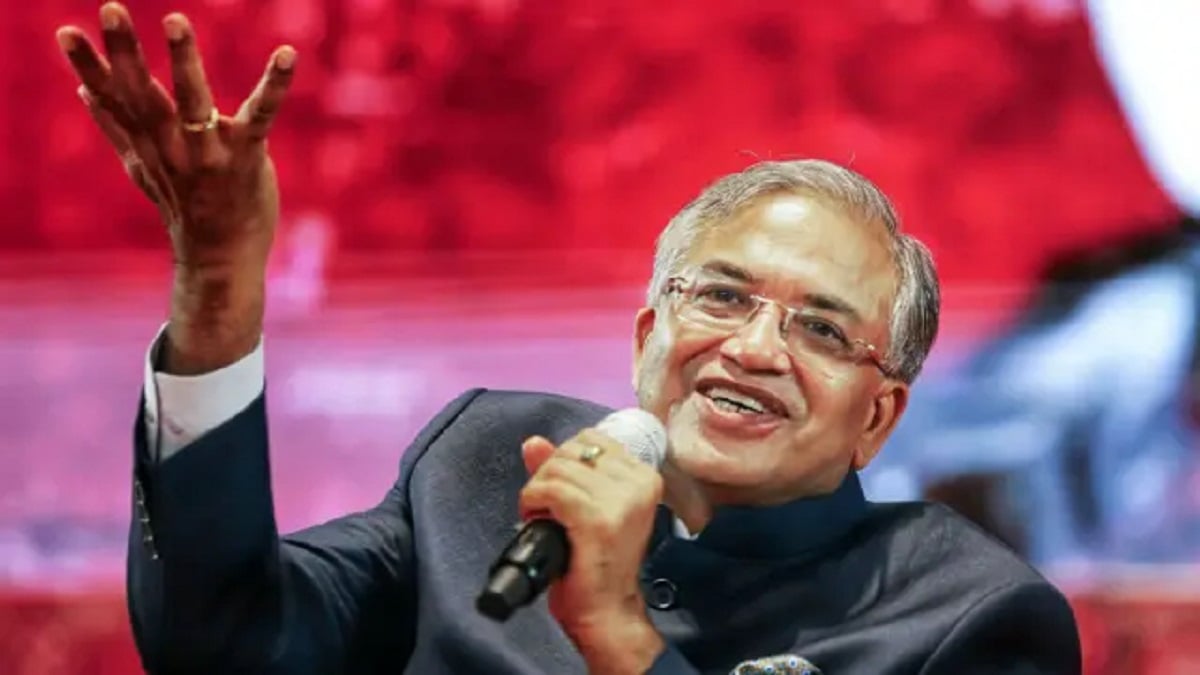 ‘इस्तीफा नहीं, सम्मान मिलना चाहिए’, SIR विवाद के बीच ज्ञानेश कुमार पर बीजेपी नेता का बड़ा बयान