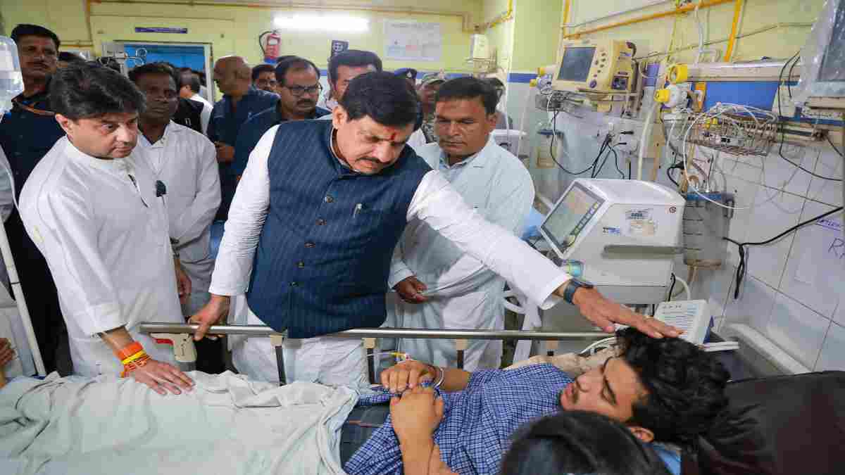 ग्वालियर ट्रक हादसे के घायलों से मिले CM डॉ. मोहन: जयारोग्य अस्पताल पहुंचकर जाना हाल-चाल; डॉक्टरों को दिए ये निर्देश