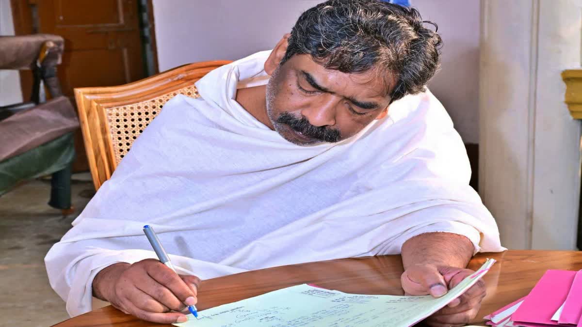 Hemant Soren News: मातृ शोक के बीच भी सरकारी कामकाज में जुटे मुख्यमंत्री, नेमरा से फाइलों का कर रहे निष्पादन