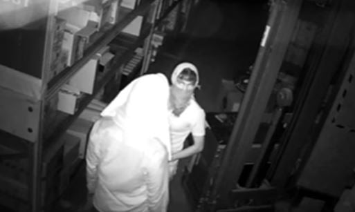 अहमदाबाद वेयरहाउस से 1 करोड़ के iPhone और लैपटॉप चोरी, CCTV में कैद संदिग्ध आरोपी