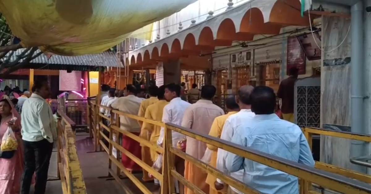 मां पीतांबरा के दरबार में उमड़ा श्रद्धालुओं का सैलाब: नवरात्रि के पहले दिन मंदिर में भक्तिमय माहौल, आराधना में लीन नजर आए भक्त