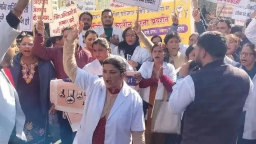10 महीने… 58 पद… और सिर्फ खाली वादे! आखिर क्यों अटकी पड़ी है नर्सिंग वेटिंग लिस्ट?