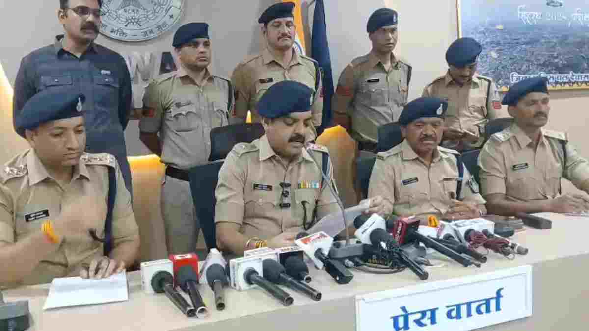 पेंशन अपडेट और टैक्स में छूट का झांसा: रिटायर्ड कर्मचारी से 6 लाख की ठगी, 1500 किलोमीटर दूर बिहार पहुंची देवास पुलिस, आरोपी गिरफ्तार