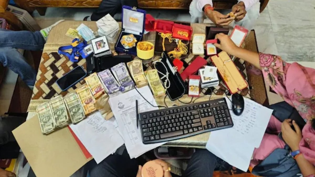 गोपालगंज की ADM राजेश्वरी पाण्डेय के ठिकानों पर SVU का छापा, आय से अधिक संपत्ति का आरोप