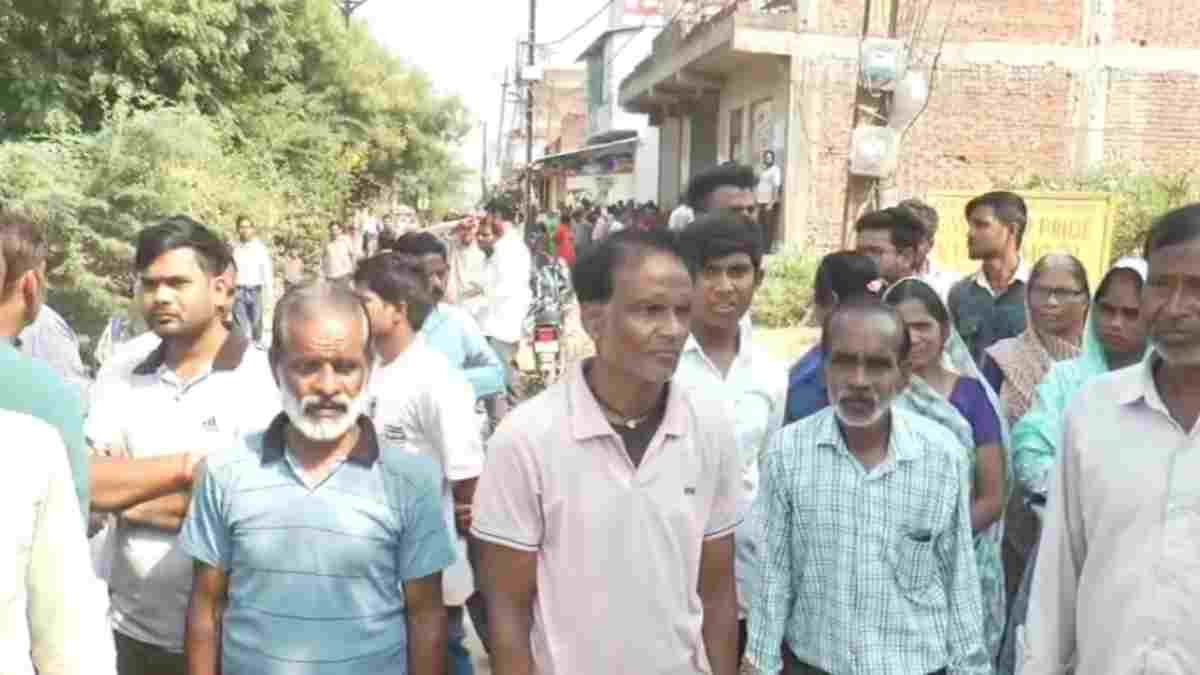 ग्वालियर में बुलडोजर कार्रवाई पर बवाल: 100 करोड़ की सरकारी जमीन पर बने 45 मकानों को तोड़ने पहुंची टीम का विरोध, रहवासियों के पास मिलीं रजिस्ट्री और रसीदें