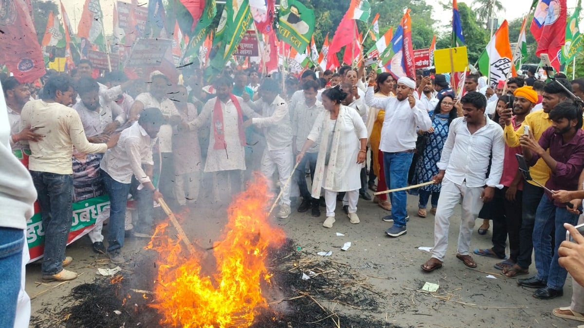 लोकभवन मार्च: विधानसभा के सामने फूंका ज्ञानेश कुमार का पुतला, लगे ‘वोट चोर गद्दी छोड़’ के नारे