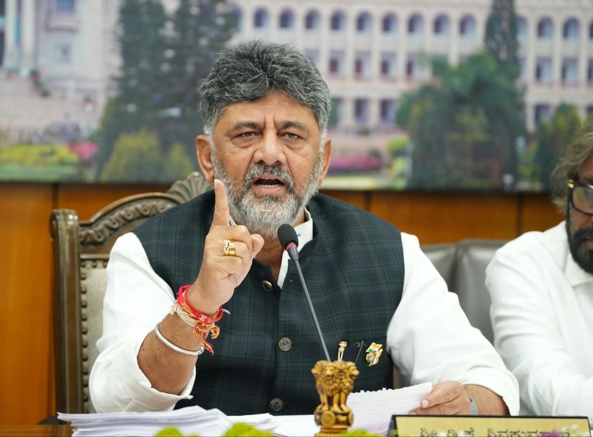 कर्नाटक में SIR पर आर-पार, धरने पर बैठे डीके शिवकुमार, बोले- BJP विधायक ने खुद मानी गलती