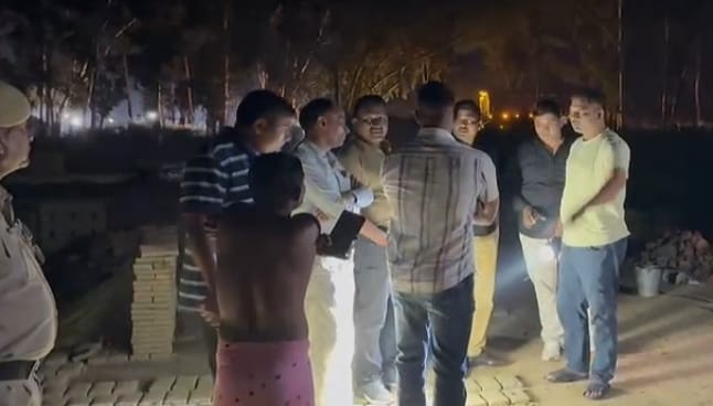 मां-बाप के बीच हुआ झगड़ा, बेटे ने कस्सी से बाप की गर्दन पर किया वार; मौत, छत्तीसगढ़ से मजदूरी करने आया था परिवार