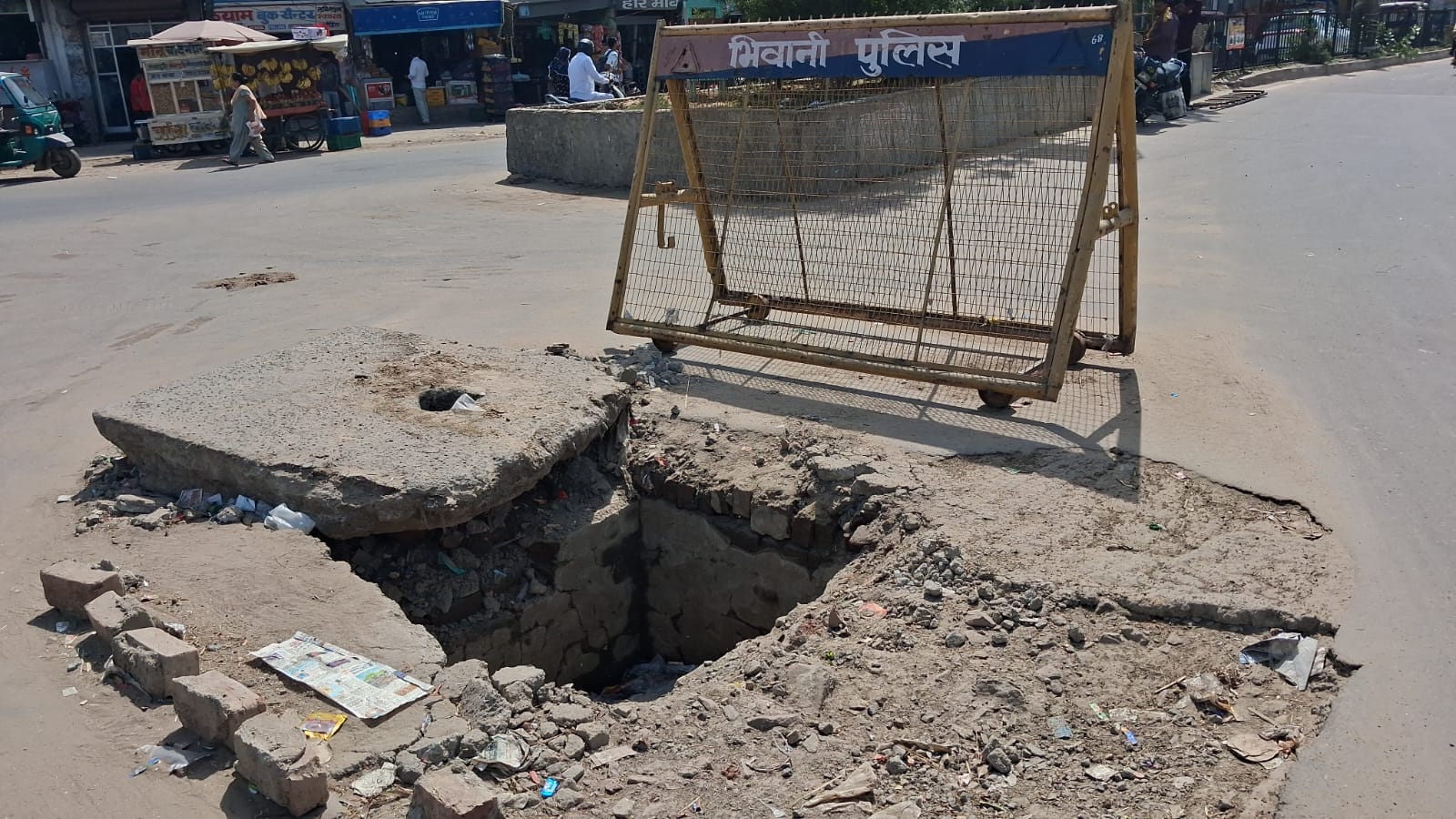 भिवानी की जर्जर सड़कों और जलभराव पर फूटा लोगों का गुस्सा, गड्ढों से हादसों का खतरा; अधिकारियों पर फर्जी रिपोर्ट के आरोप