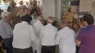 राधास्वामी डेरा ब्यास के मुखी जसदीप सिंह गिल जालंधर पहुंचे, सुनील तलवाड़ की माता को दी श्रद्धांजलि