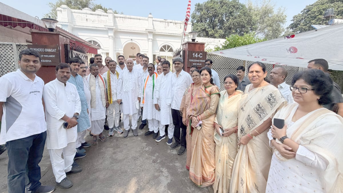 दिल्ली में छत्तीसगढ़ के कांग्रेस विधायकों का प्रदर्शन, ‘गद्दार ज्ञानेश इस्तीफा दो’ के लगाए नारे, देखें VIDEO…