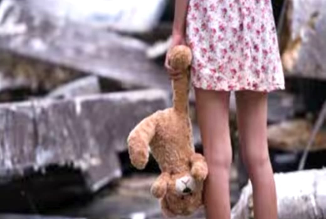 5 साल की मासूम के साथ वैन चालक की गंदी हरकत! चलने में परेशानी हुई तो खुला राज