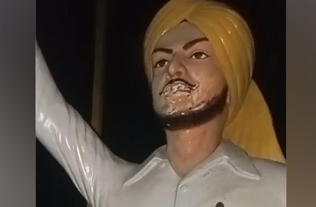 मोगा में शहीद भगत सिंह की मूर्ति से छेड़छाड़, काला पेंट लगाने पर भड़का लोगों का गुस्सा; दोषियों पर कार्रवाई की मांग