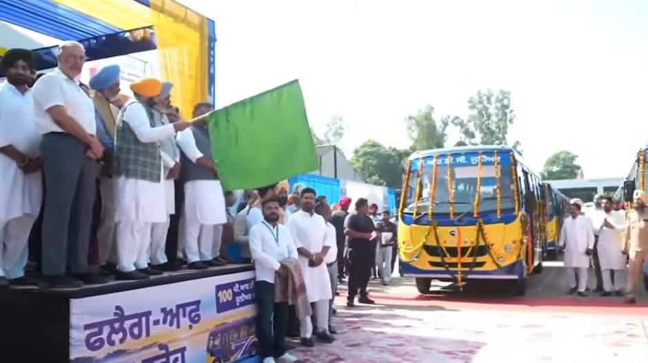 पंजाब में परिवहन व्यवस्था को मिलेगी रफ्तार, CM भगवंत मान ने 100 मिनी बसों को दिखाई हरी झंडी