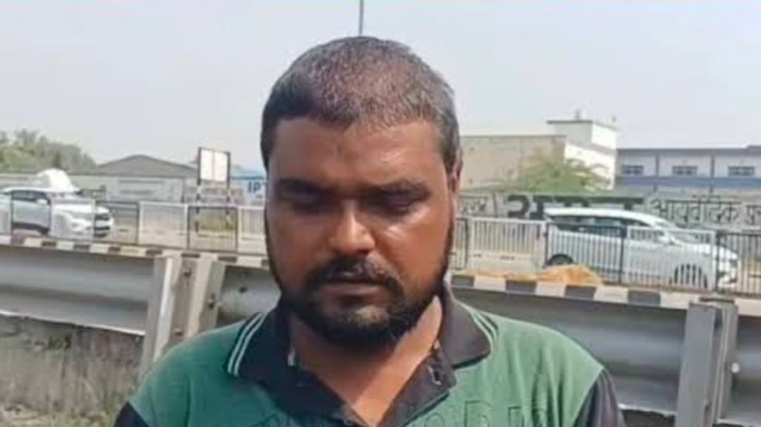 पानीपत में खादी आश्रम के पास कूड़े से भरी नगर निगम की ट्रैक्टर-ट्रॉली पलटी, सड़क पर फैला कचरा; लगा लंबा जाम