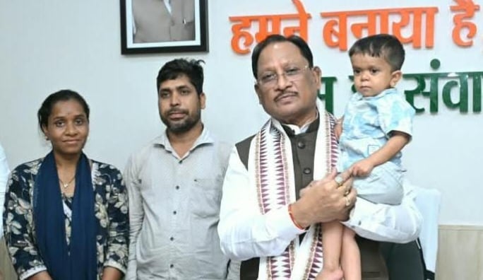 खबर का असर : बेटे के इलाज को लेकर चिंतित किसान पिता को मिली बड़ी राहत, सीएम साय ने स्वीकृत किए 12 लाख रुपए