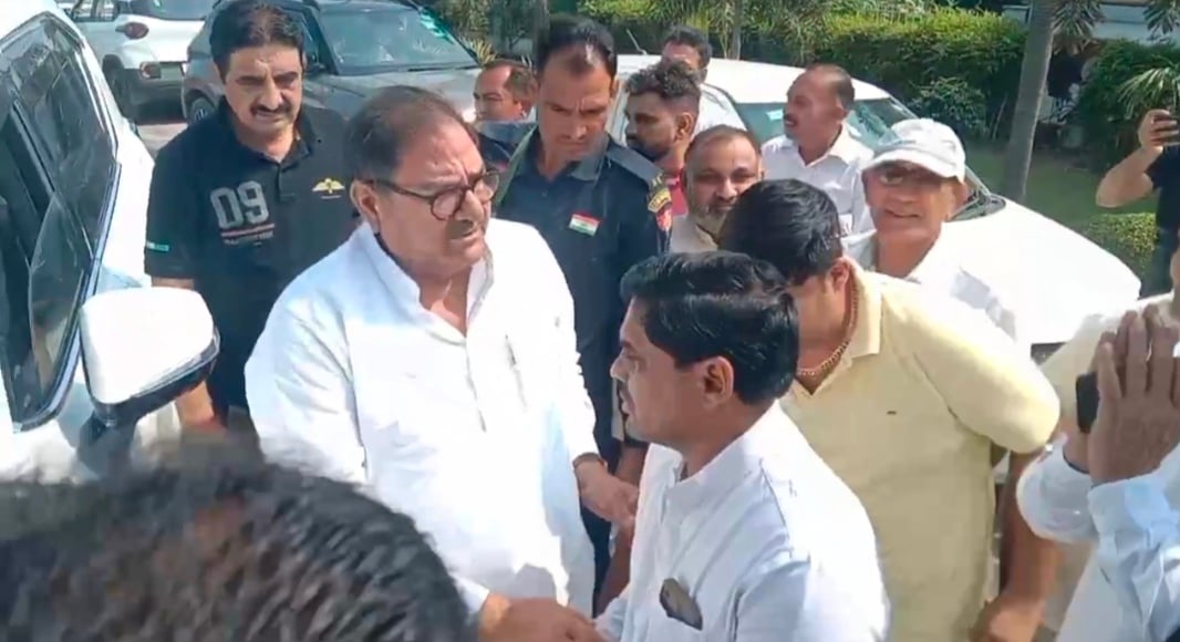 सोनीपत पहुंचे अभय चौटाला, धान खरीद को लेकर सरकार पर बरसे; बोले- मंडियों में परेशान किसान, सुध लेने वाला कोई नहीं