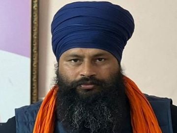 परविंदर झोटा हत्याकांड: AAP विधायकों के खिलाफ किसान संगठनों का मोर्चा, विधायक डॉ. इशांक कुमार के घर के बाहर धरना