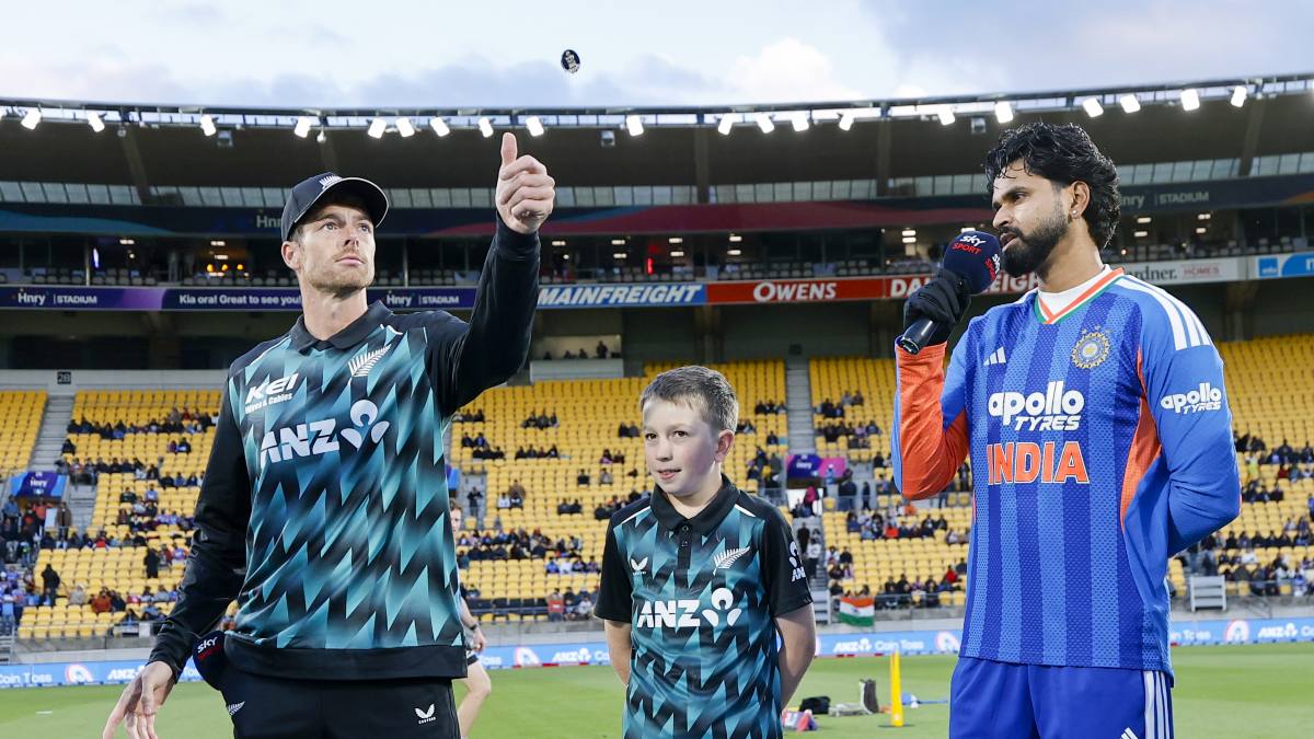 IND vs NZ 3rd T20I: न्यूजीलैंड के खिलाफ भारत ने जीता टॉस, पहले गेंदबाजी का किया फैसला, देखें पिच रिपोर्ट और दोनों टीमों की प्लेइंग-11