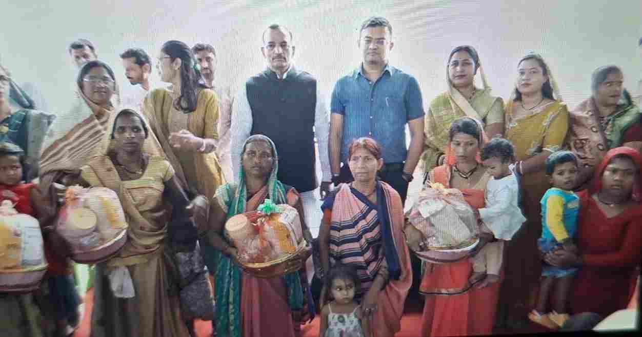 कुपोषण के खिलाफ जबलपुर जिला पंचायत का शंखनाद: ‘वात्सल्य योजना’ से बांटी गई पोषक ‘दलिया किट’, एक ही छत के नीचे 24 विभागों ने बांटे सरकारी लाभ