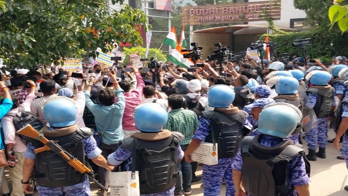 पटना में प्रदर्शन कर रहे दारोगा अभ्यर्थियों पर पुलिस ने किया लाठीचार्ज, मुख्य परीक्षा रद्द करने पर बवाल