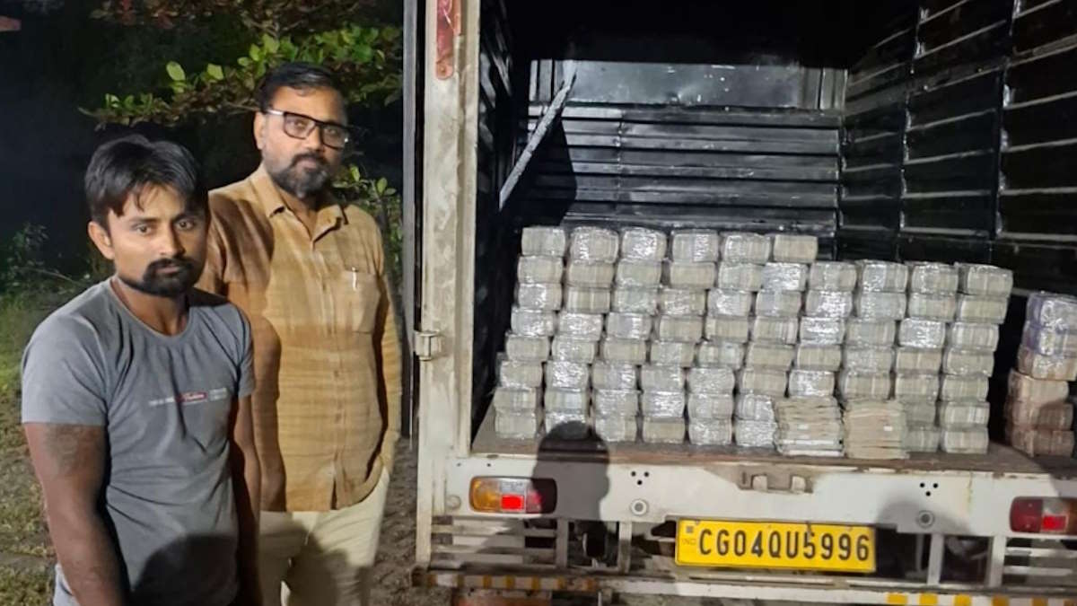 हवाला! चेकिंग के दौरान पिकअप से 4 करोड़ रुपए बरामद, गाड़ी के पीछे हिस्से में बनाए गए सीक्रेट चेंबर में रखी गयी थी रकम…