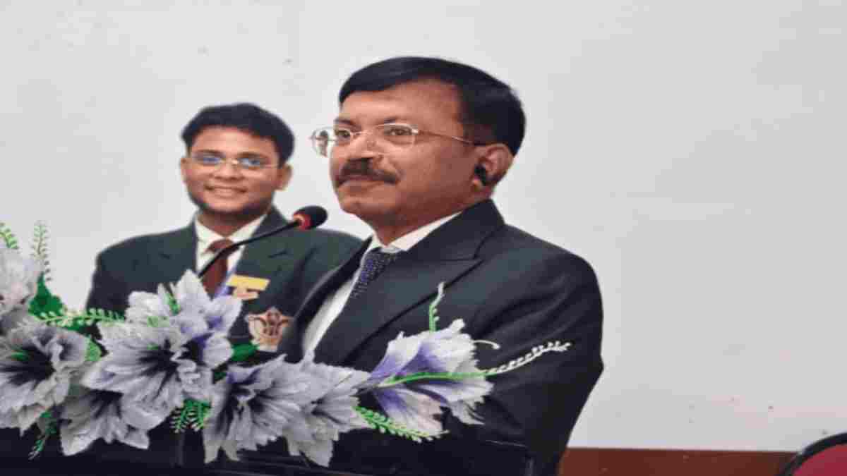 मंदिर और गरबा में रील बनाने पर स्टेट इलेक्शन कमिश्नर की दो टूक, सऊदी अरब की घटना का दिया हवाला, मनोज श्रीवास्तव बोले- ‘हम शुक्र करें कि भारत में हैं’  