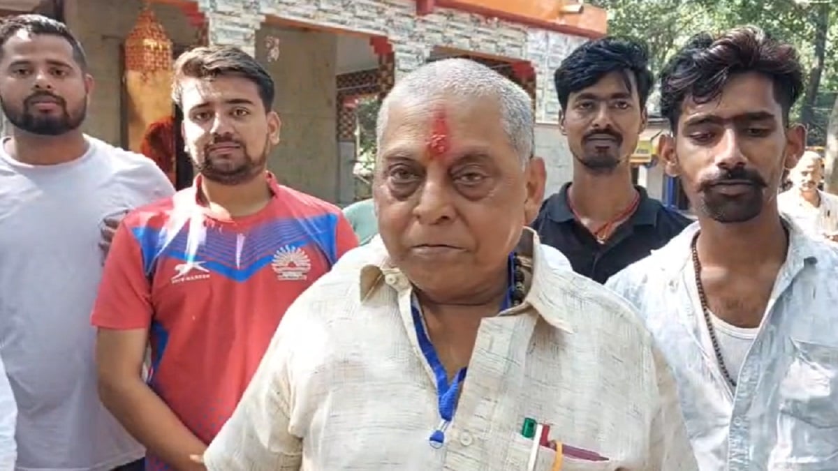 बिहार MLC चुनाव: मतदान के बीच मोकामा पहुंचे नीरज कुमार, परशुराम धाम में मत्था टेक मांगा जीत का आशीर्वाद