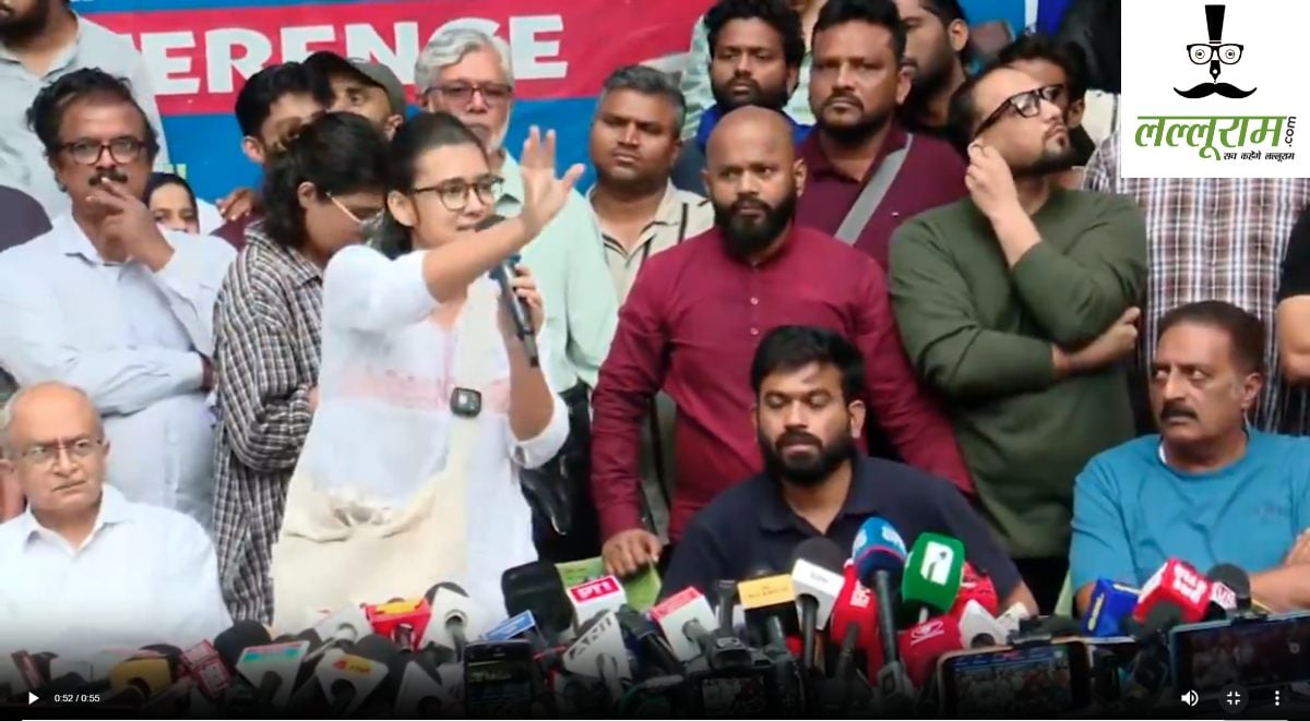 नेहा बोरा और अभिजीत दिपके की प्रेस कॉन्फ्रेंस में हंगामाः बोरा ने जैसे ही बोलना शुरू किया मौजूद लोगों ‘बंद करो’ के नारे लगाए, Watch Video