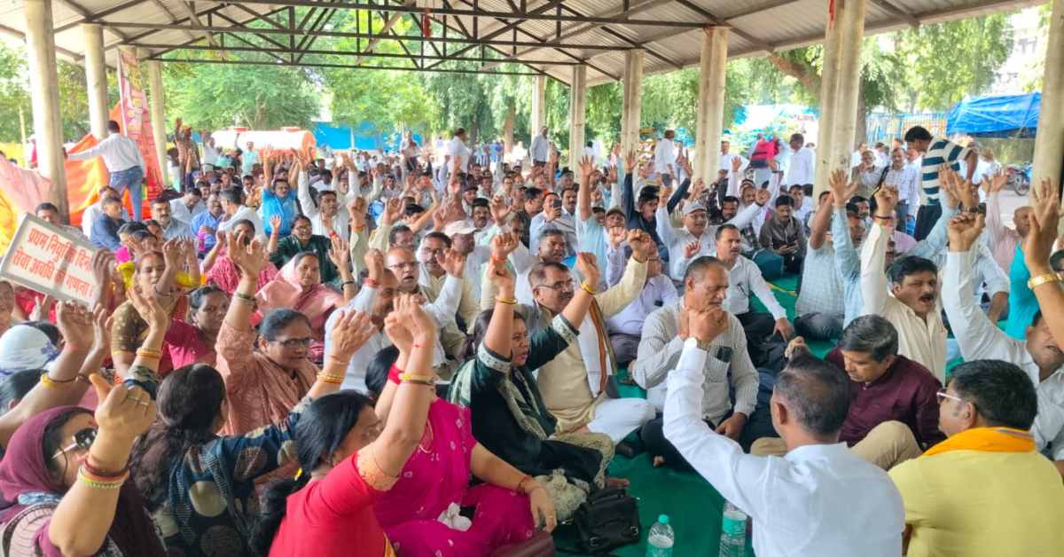 टीईटी के विरोध में शिक्षकों का अनिश्चितकालीन धरना जारीः नीलम पार्क में आंदोलन का आज 7वां दिन