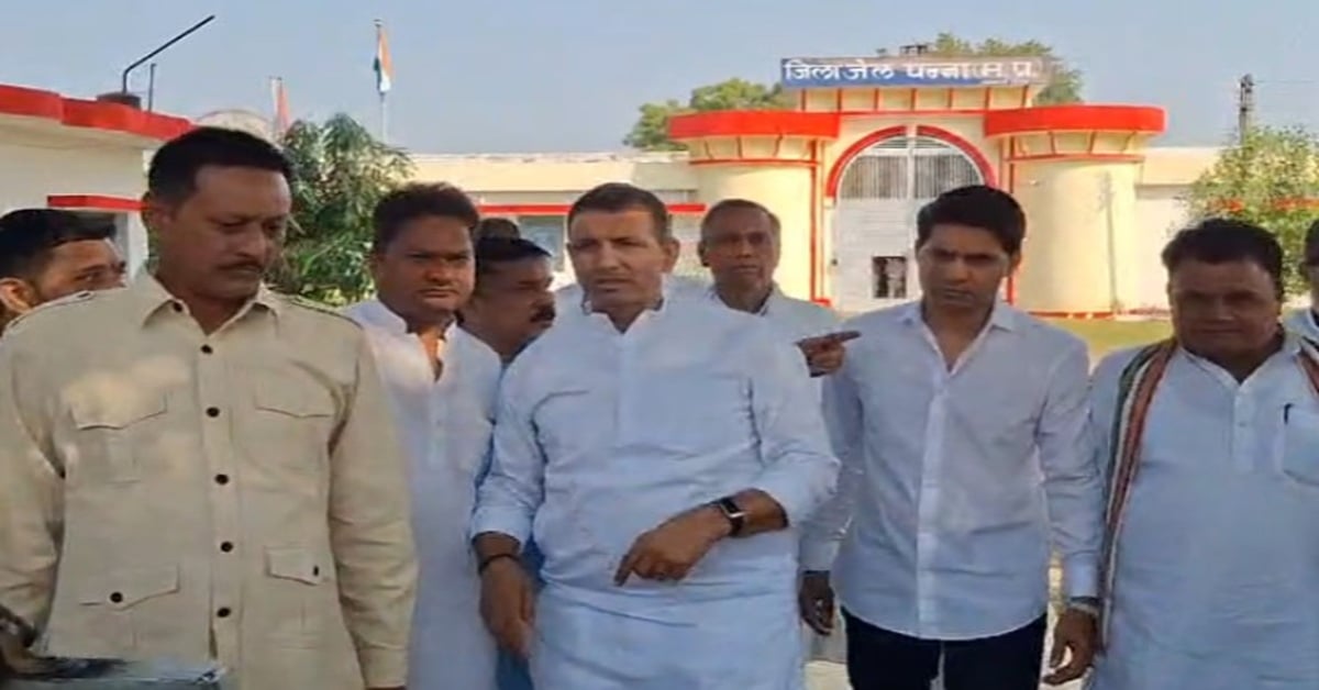पन्ना जेल पहुंचे जीतू पटवारी: केन-बेतवा विस्थापित दिव्या अहिरवार से की मुलाकात, सरकार को बताया अंग्रेजों से बदतर’