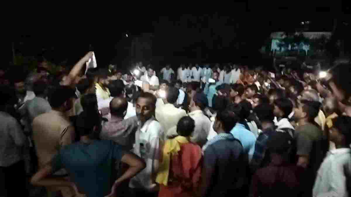 पन्ना में डैम विस्थापितों के न्याय के लिए यूथ कांग्रेस का हल्लाबोल, चौकी का किया घेराव, प्रदेश उपाध्यक्ष और TI के बीच धक्का-मुक्की